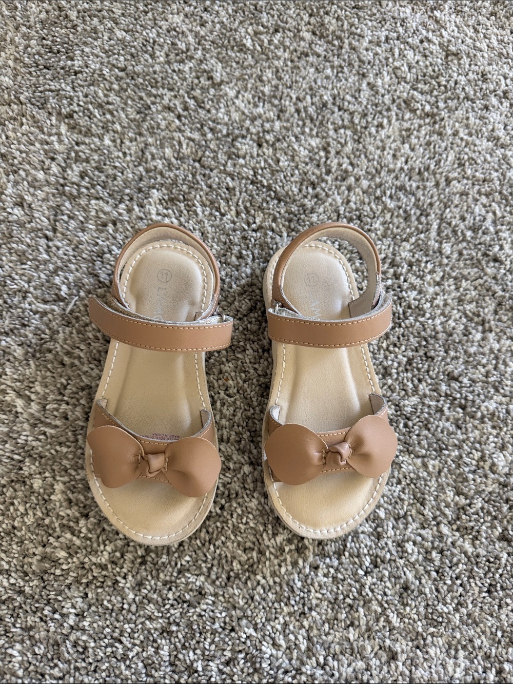 L'Amour Girls Tan Bow-Accent Sandals